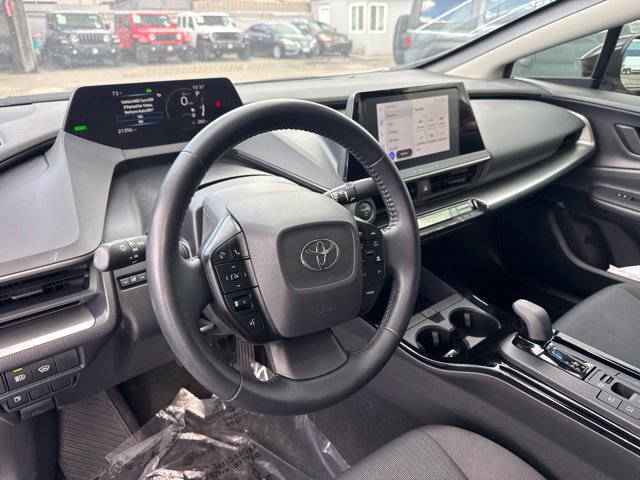 Used 2025 Toyota Prius LE FWD image 10