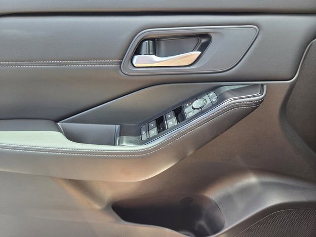 New 2026 Nissan Rogue SV FWD image 25