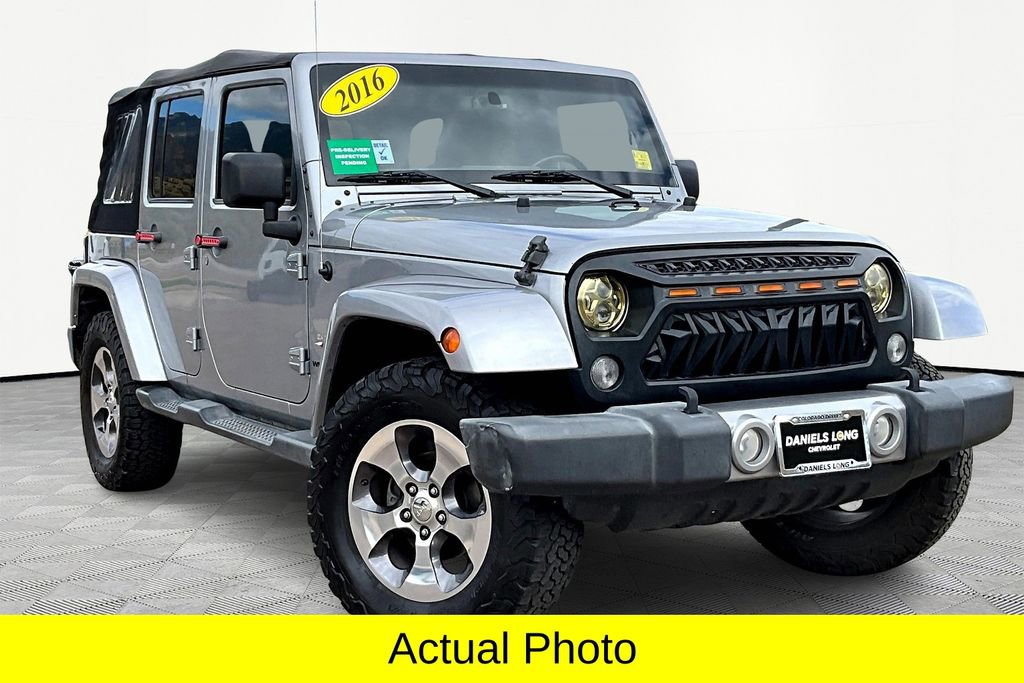 Used 2016 Jeep Wrangler Unlimited Sahara w/ Connectivity Group image 11