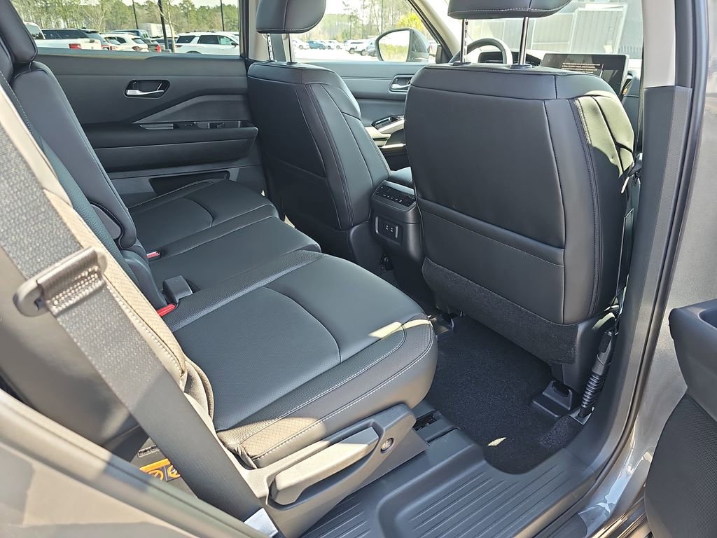 New 2026 Nissan Pathfinder SL AWD/4WD image 14