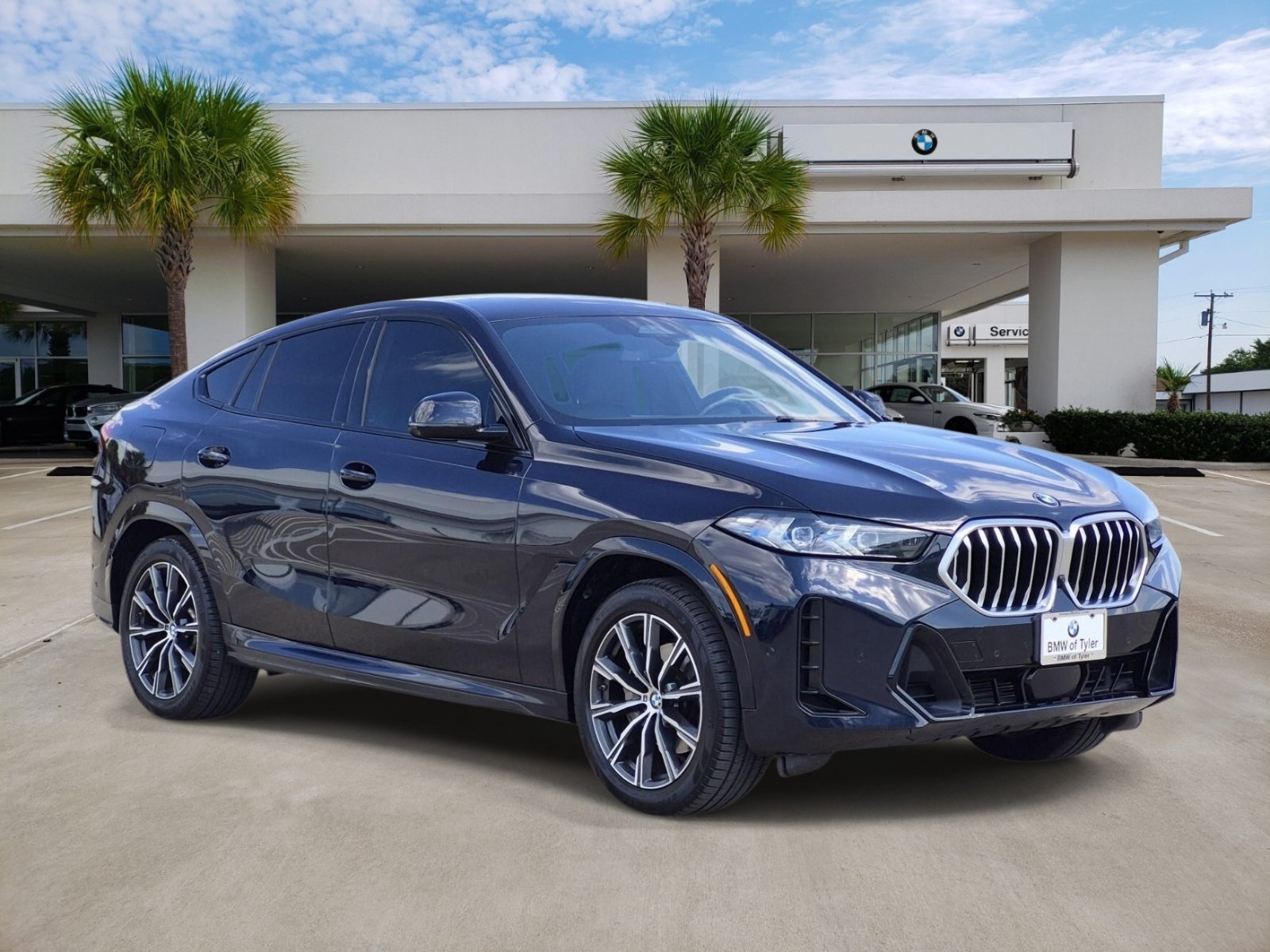 Certified 2024 BMW X6 xDrive40i w/ Premium Package AWD/4WD image 3