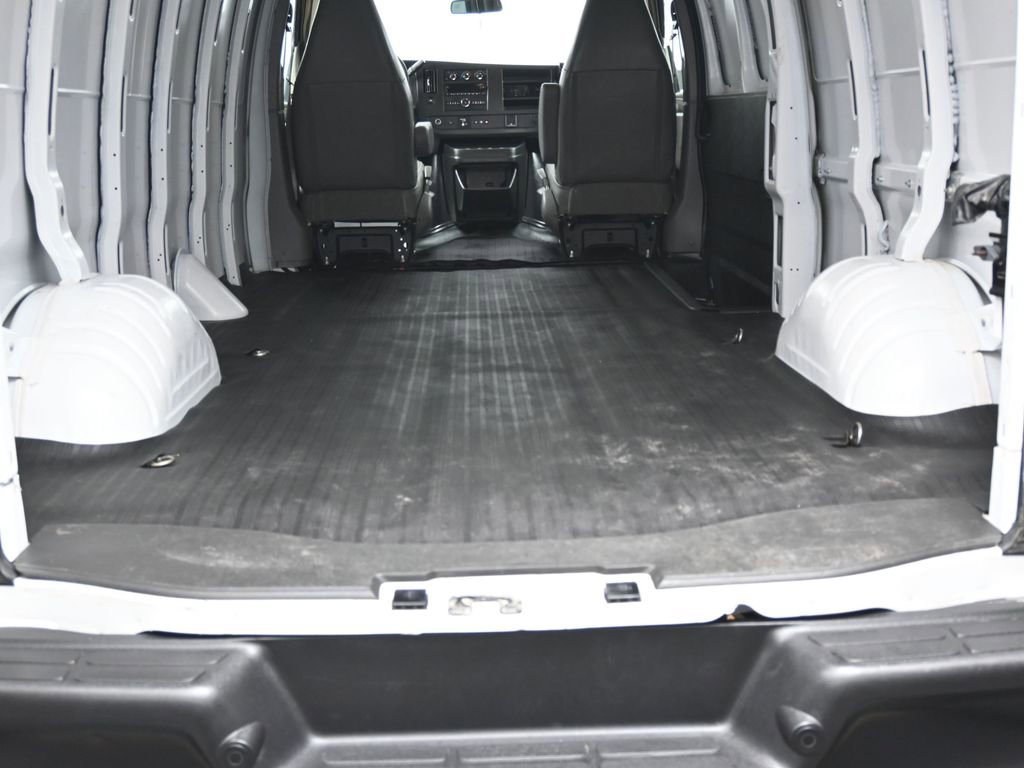 Used 2024 Chevrolet Express 3500 Extended w/ Driver Convenience Package image 16