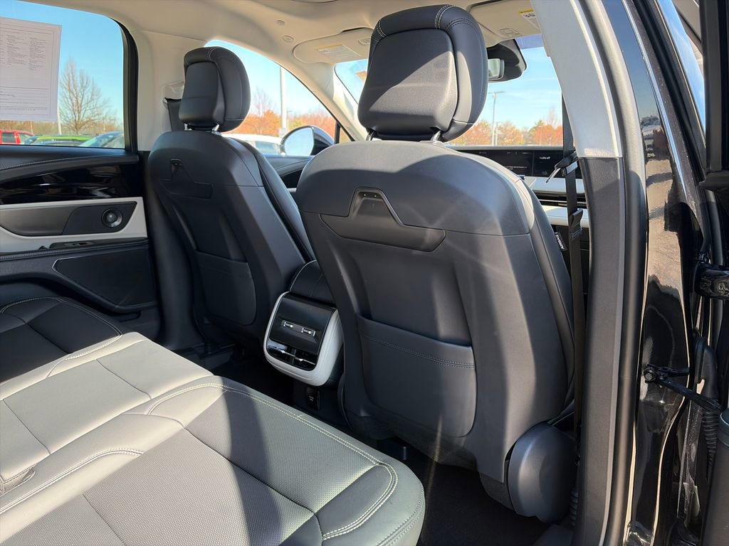 Used 2025 Lincoln Nautilus Premier w/ Equipment Group 102A image 37