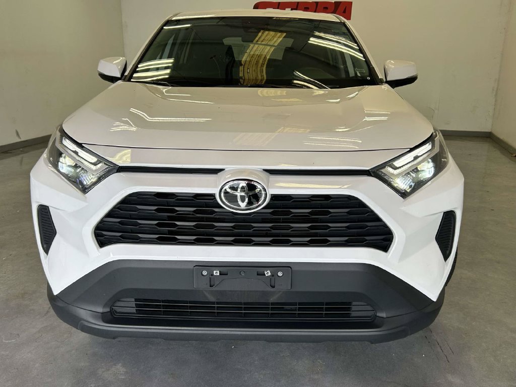 Used 2024 Toyota RAV4 LE AWD/4WD image 8