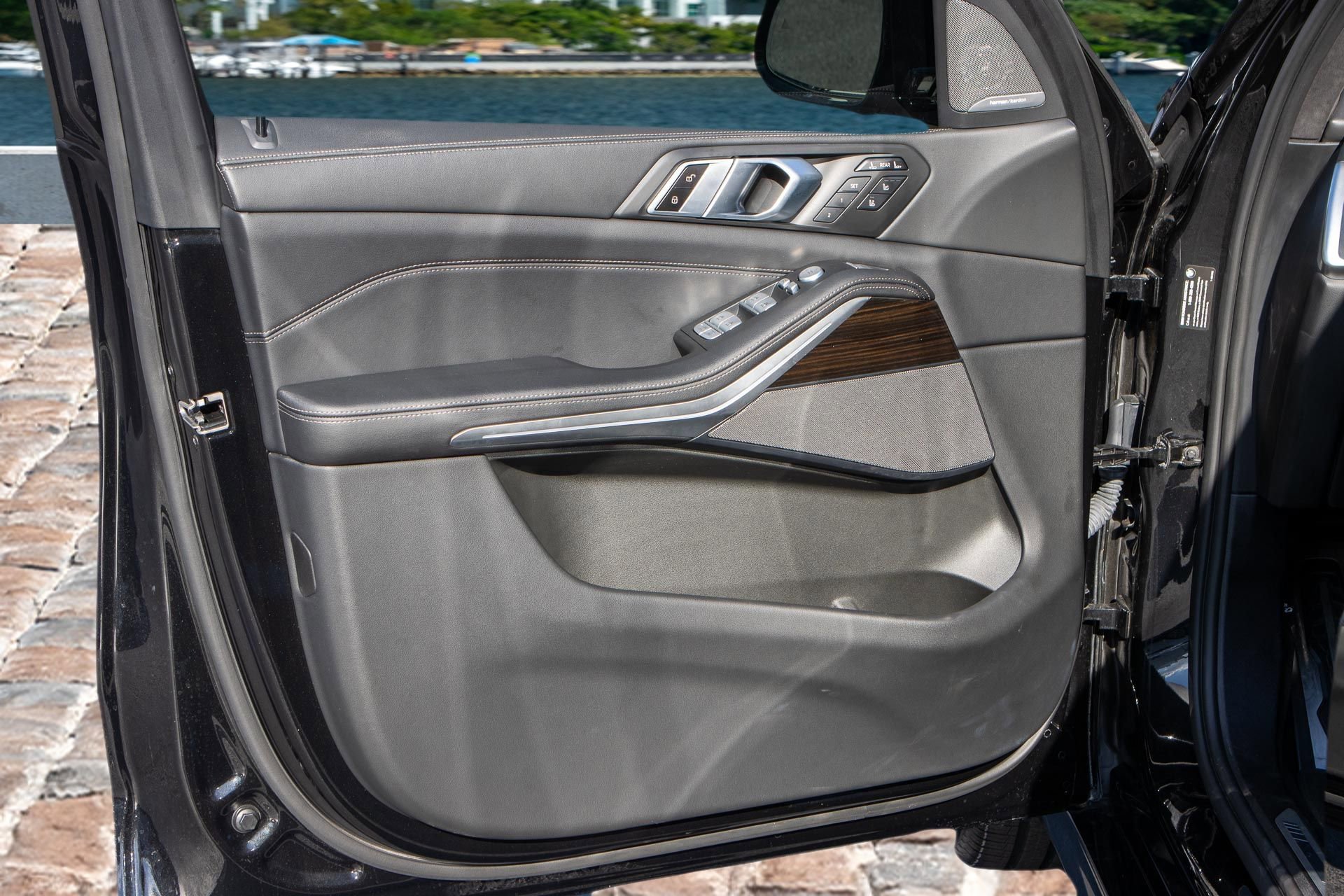 Used 2024 BMW X7 xDrive40i w/ Executive Package image 12