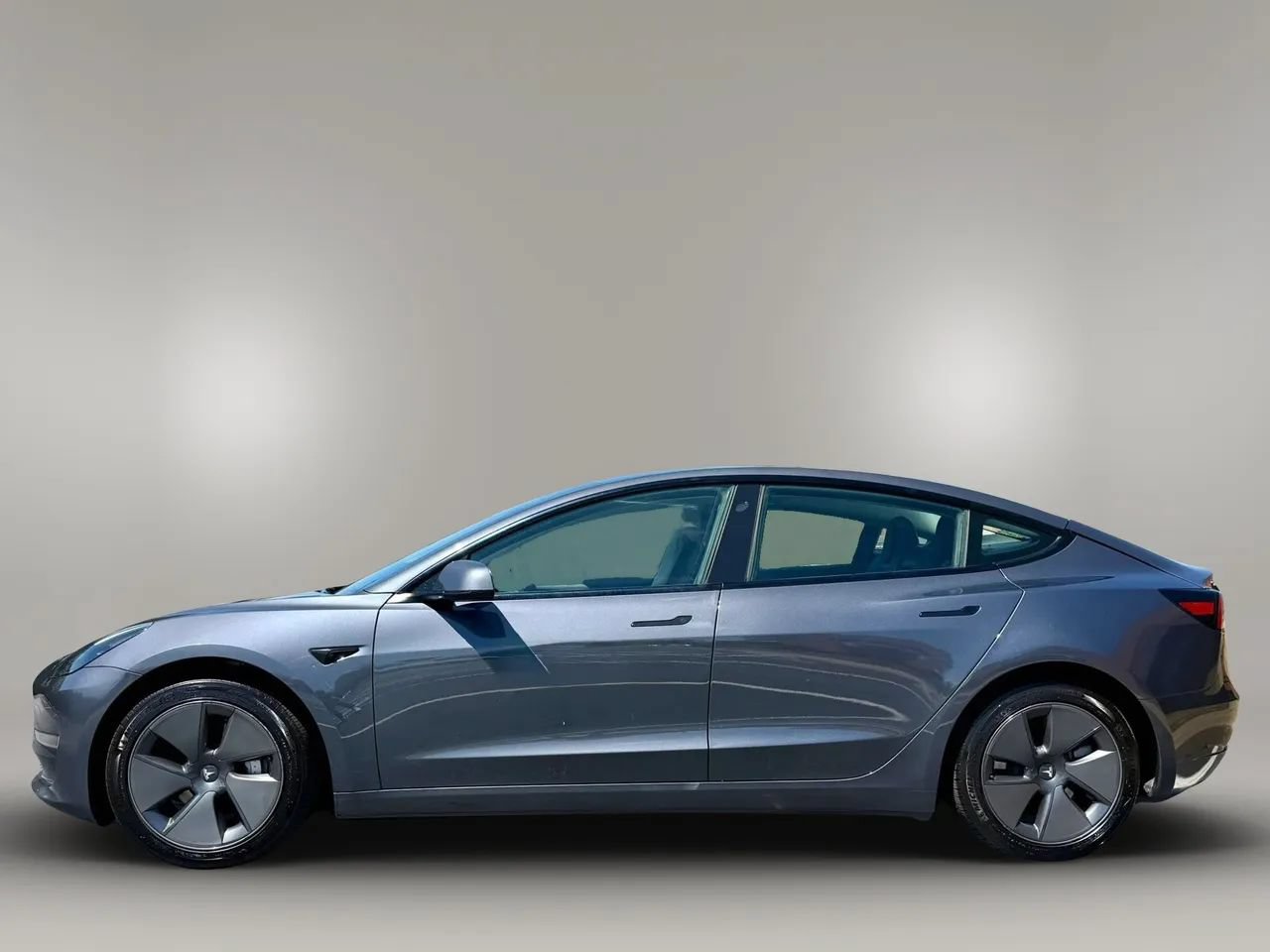 Used 2023 Tesla Model 3 Standard Range RWD image 2