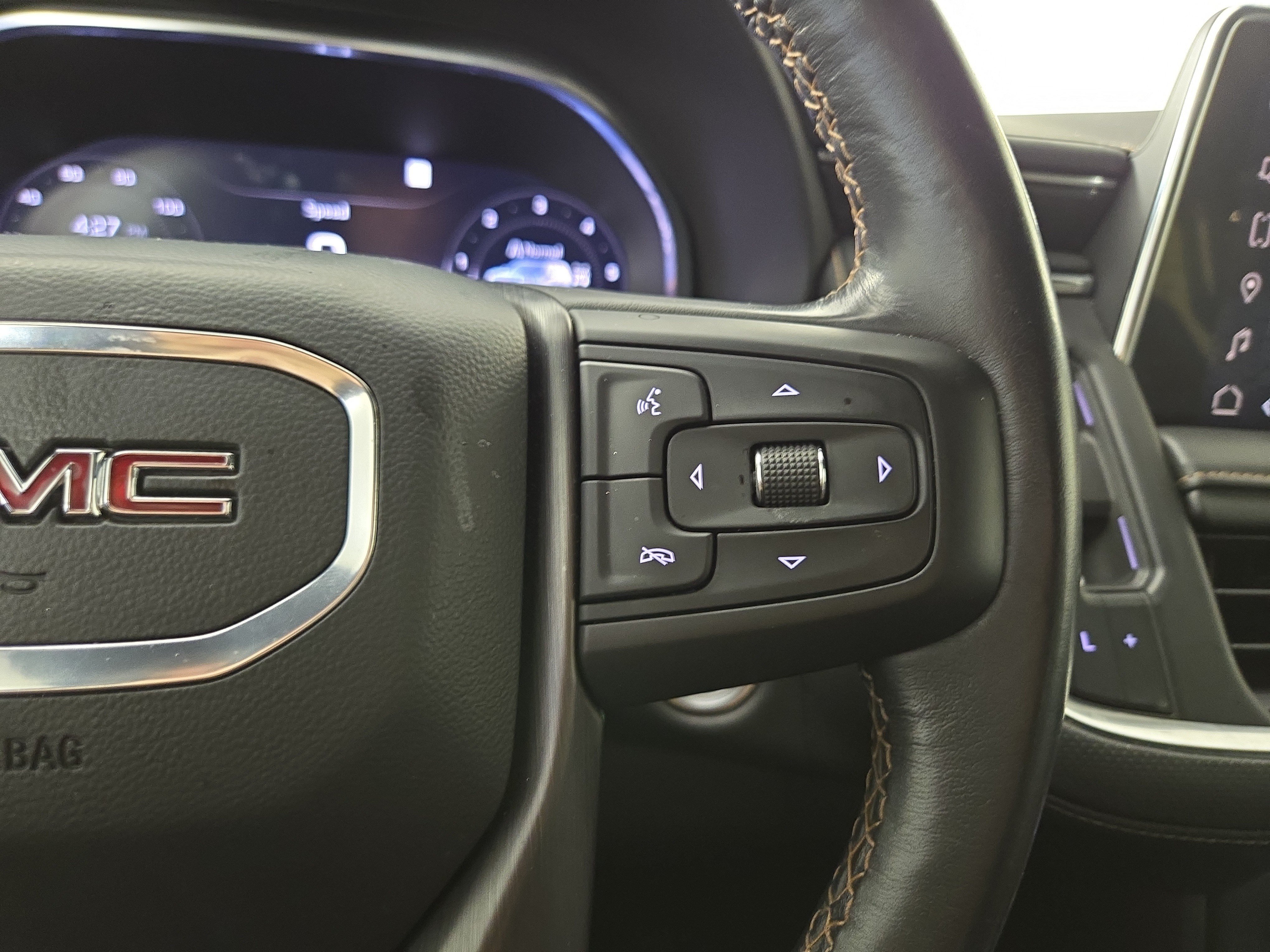 Used 2022 GMC Yukon XL AT4 AWD/4WD image 17