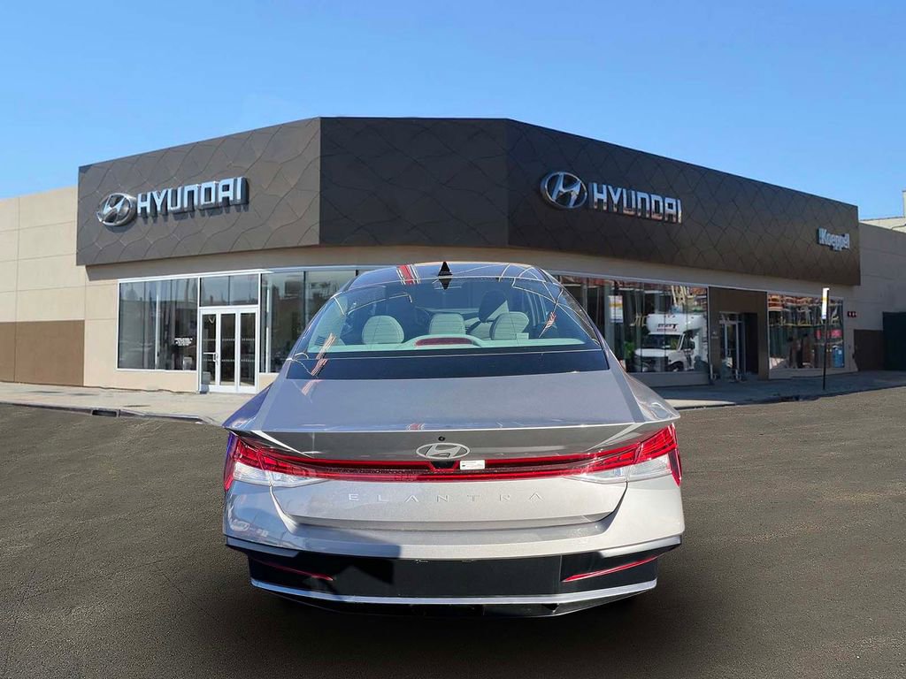 Certified 2024 Hyundai Elantra SEL w/ Convenience Package image 6