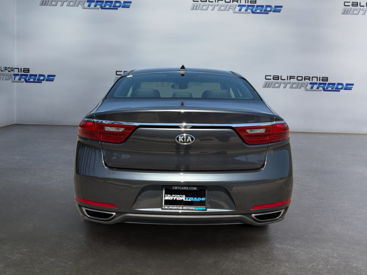 Used 2017 Kia Cadenza Premium w/ Luxury Package FWD image 6