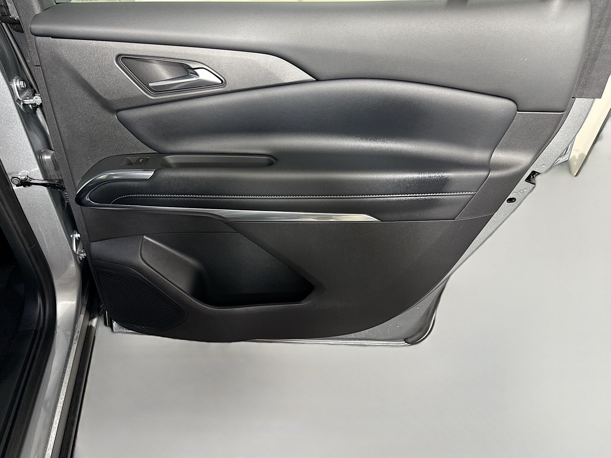 Used 2026 Chevrolet Traverse LT FWD image 28
