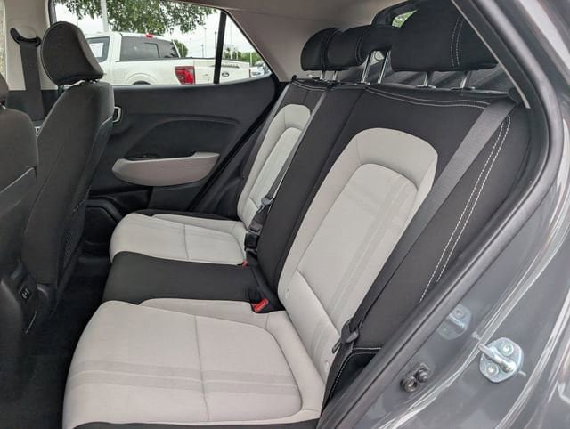 Used 2025 Hyundai Venue SEL FWD image 27