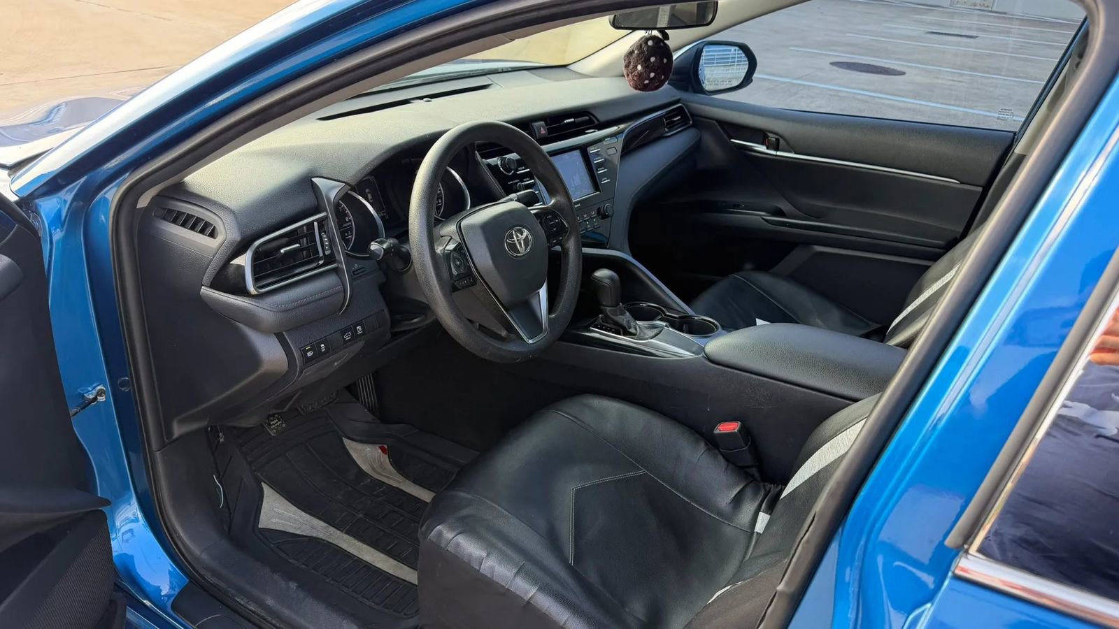 Used 2020 Toyota Camry LE FWD image 7