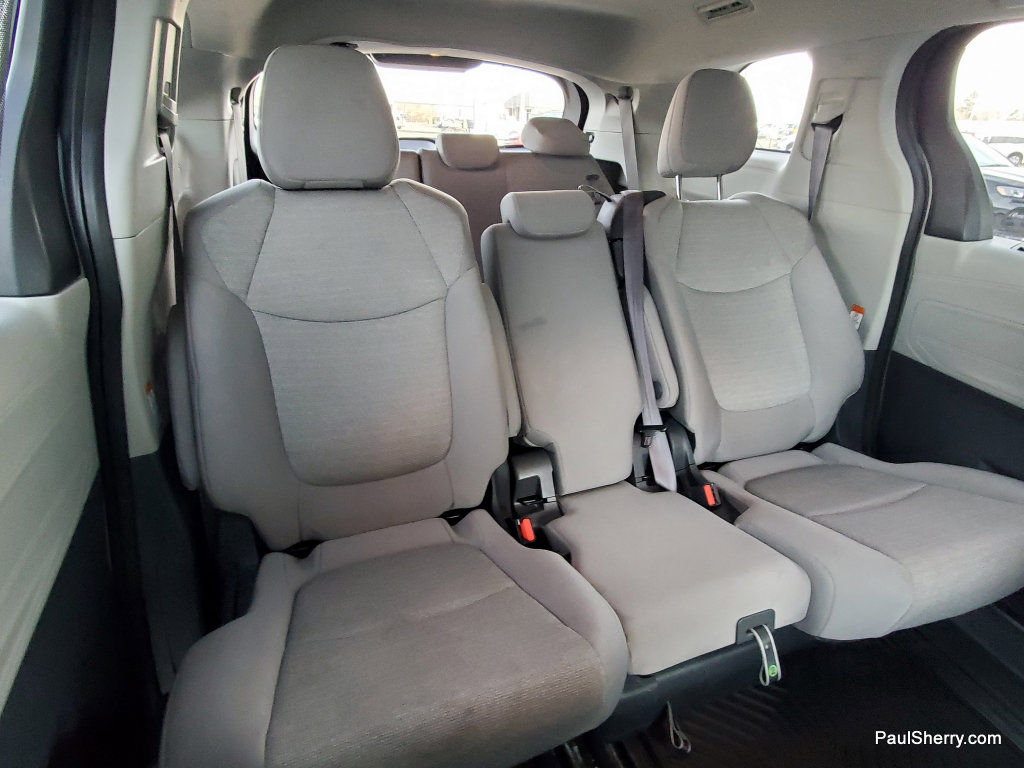 Used 2024 Toyota Sienna LE FWD image 39