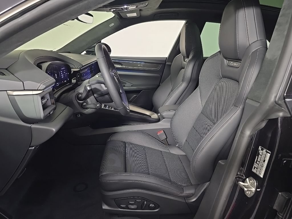 Certified 2025 Porsche Macan Turbo Electric AWD/4WD image 5