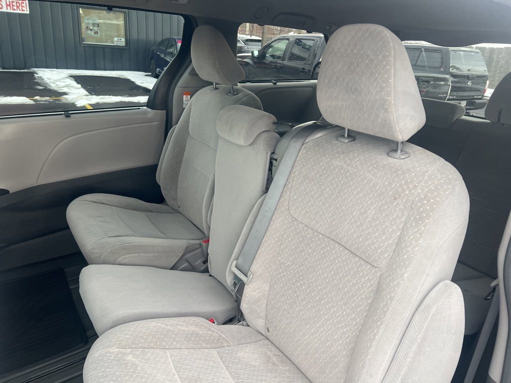 Used 2019 Toyota Sienna LE image 9