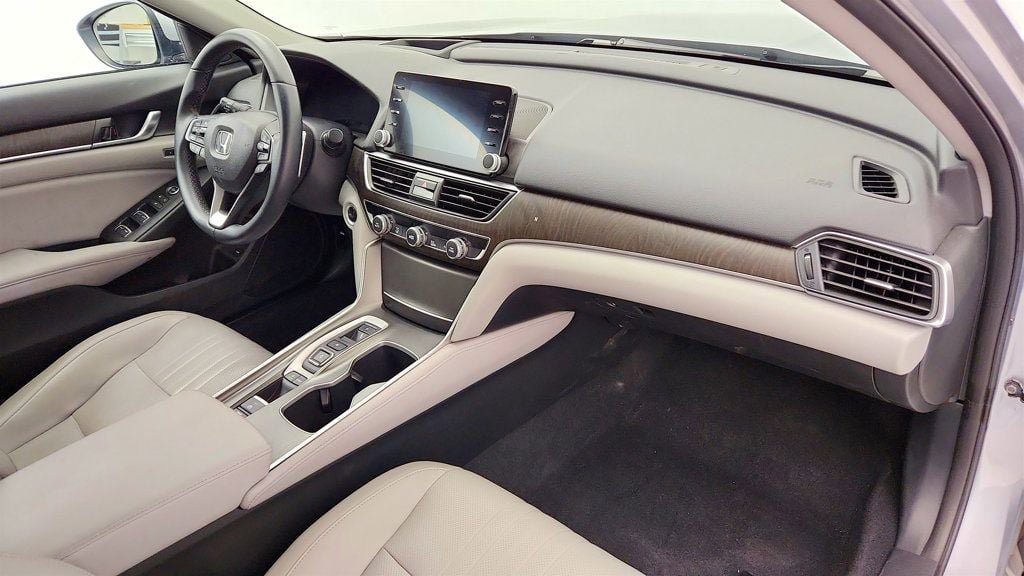 Used 2018 Honda Accord Touring image 24