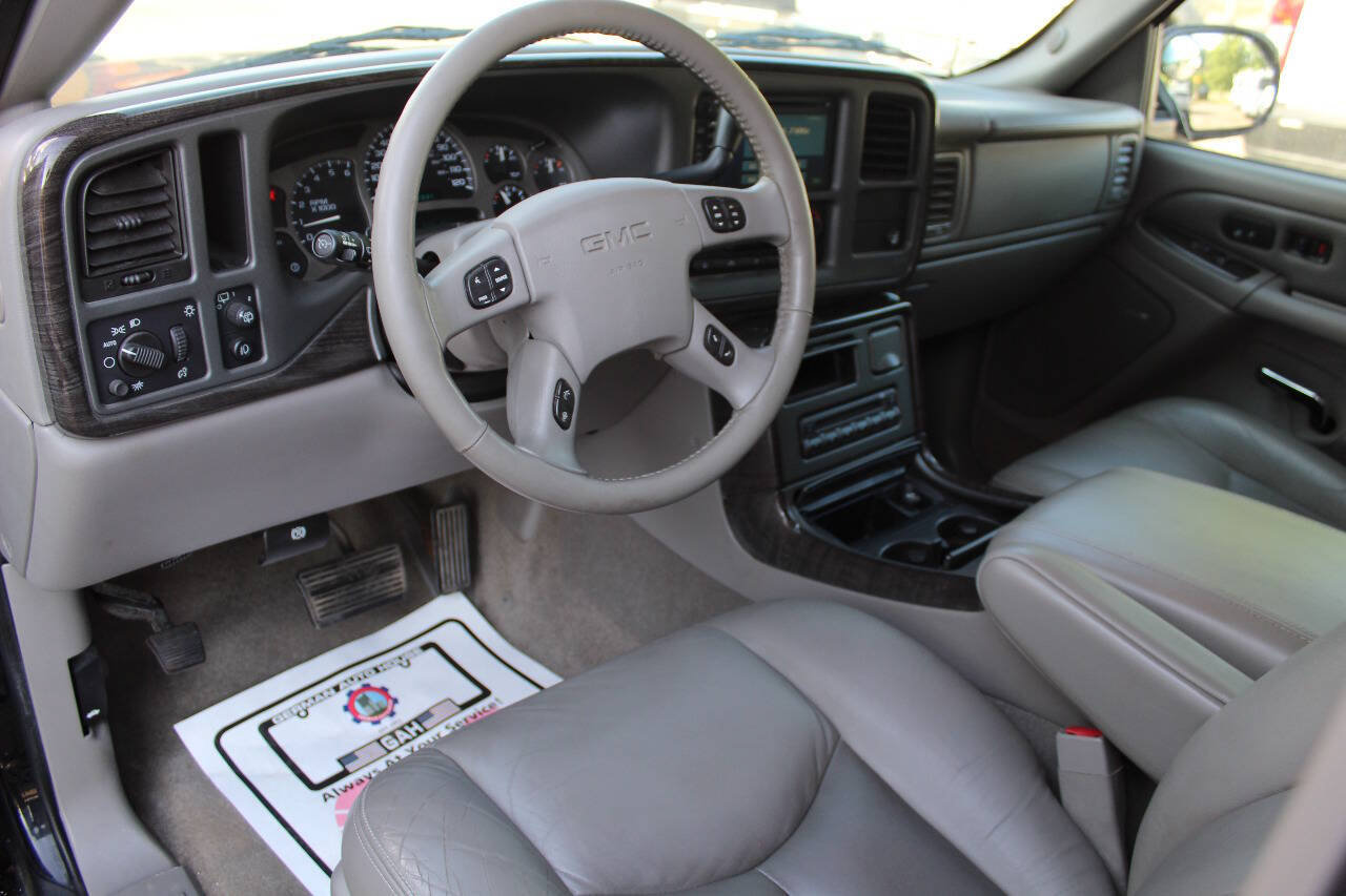 Used 2005 GMC Yukon Denali AWD/4WD image 9