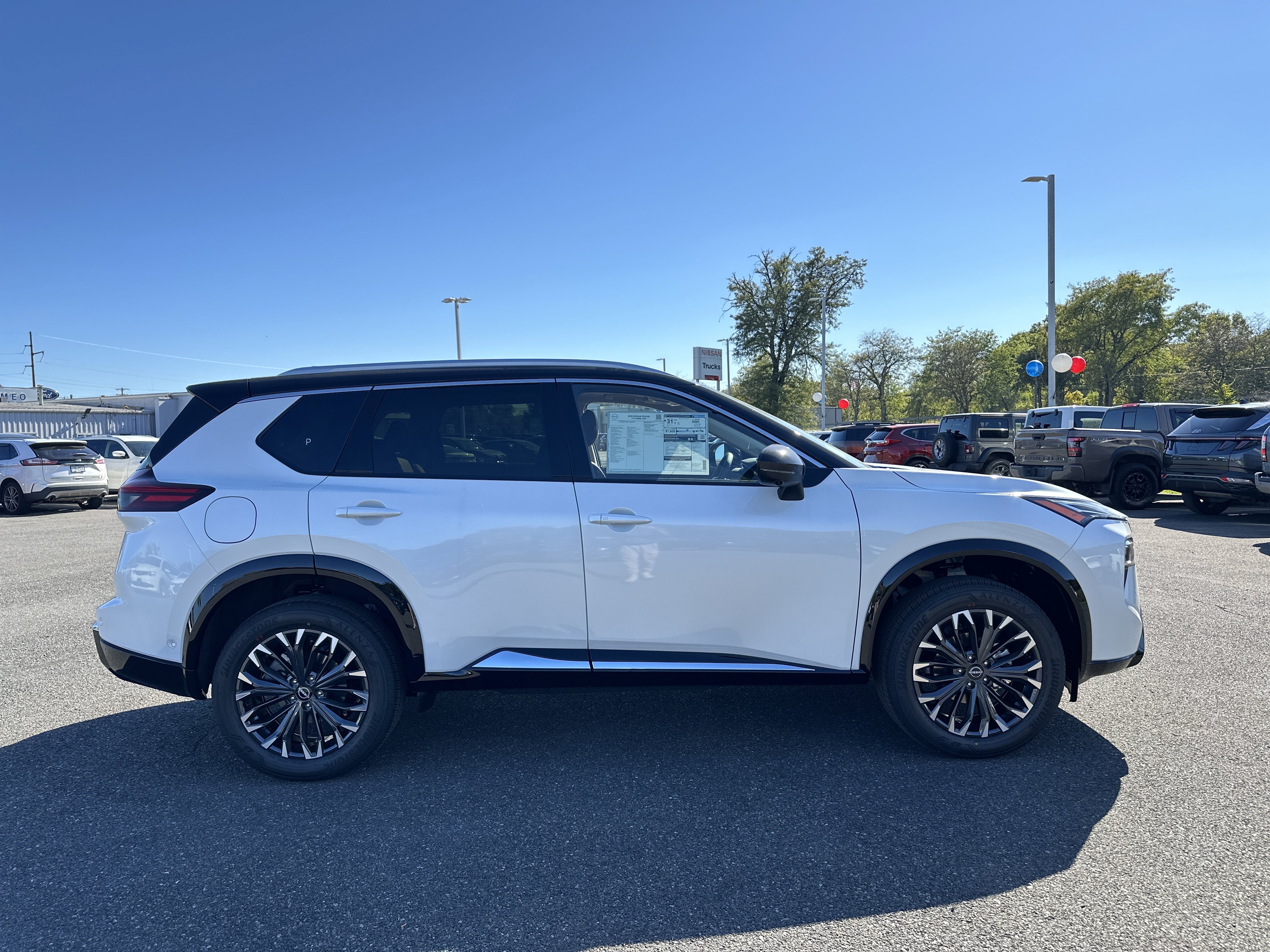 New 2026 Nissan Rogue Platinum image 4