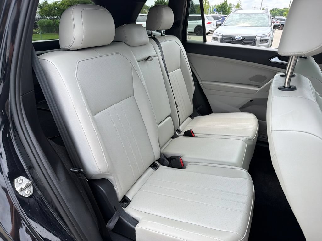 Certified 2023 Volkswagen Tiguan SE R-Line AWD/4WD image 24