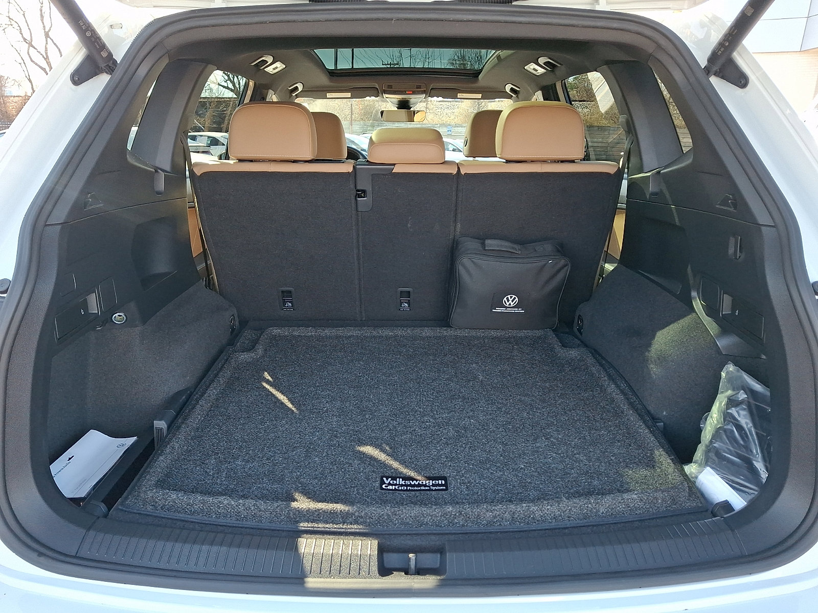 Used 2022 Volkswagen Tiguan SE R-Line image 30