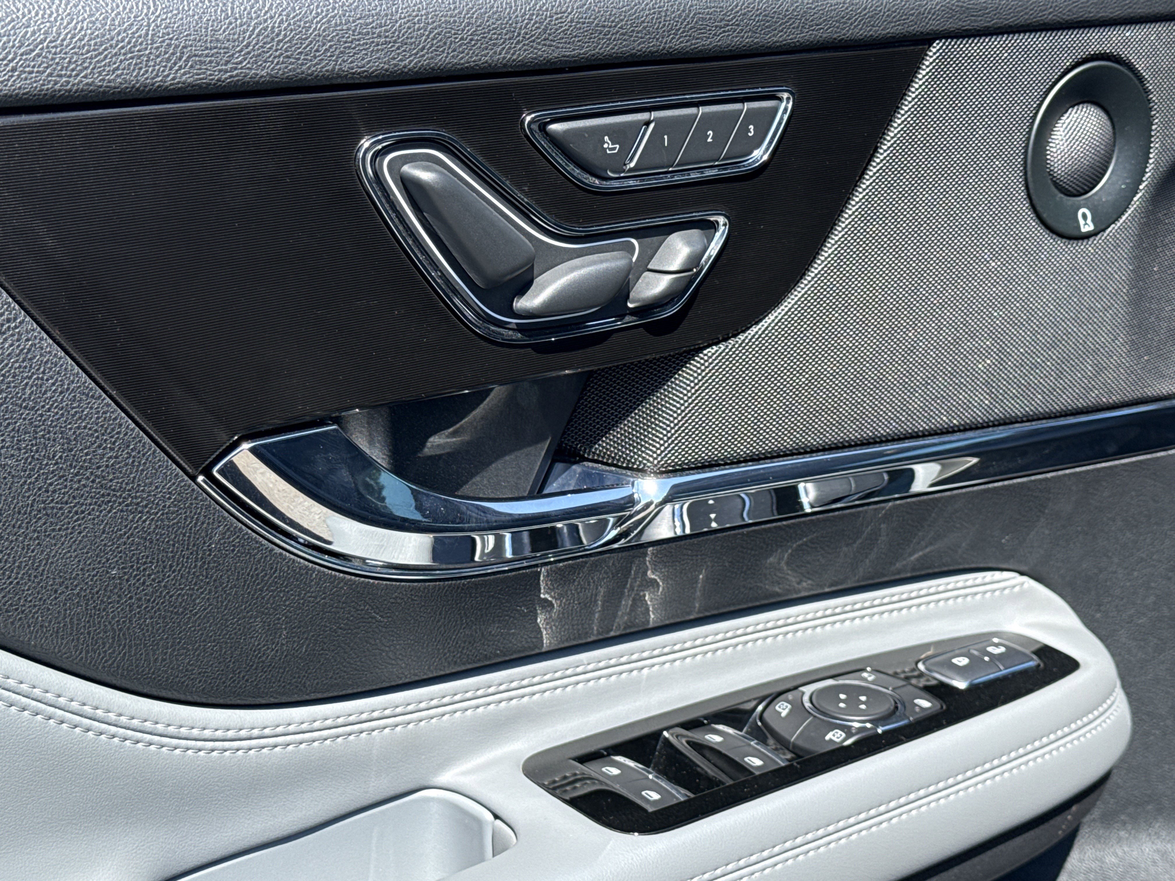 Used 2021 Lincoln Corsair Reserve w/ Equipment Group 201A image 15