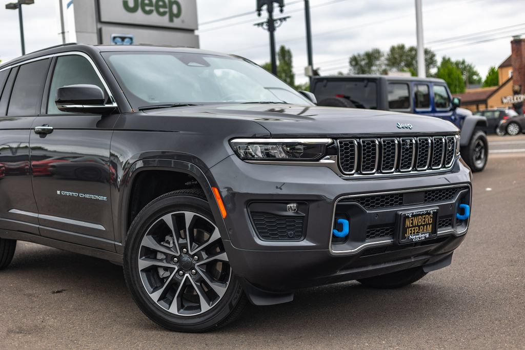 Used 2022 Jeep Grand Cherokee Overland w/ Advanced Protech Group III AWD/4WD image 3