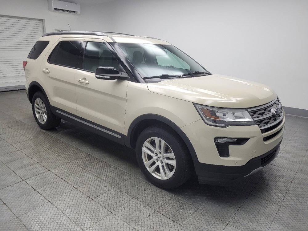 Used 2018 Ford Explorer XLT w/ Equipment Group 202A AWD/4WD image 11
