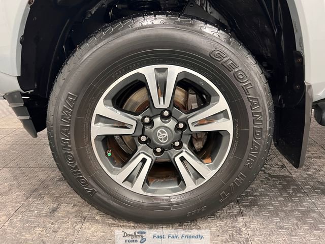 Used 2019 Toyota Tacoma TRD Sport w/ Technology Package AWD/4WD image 19