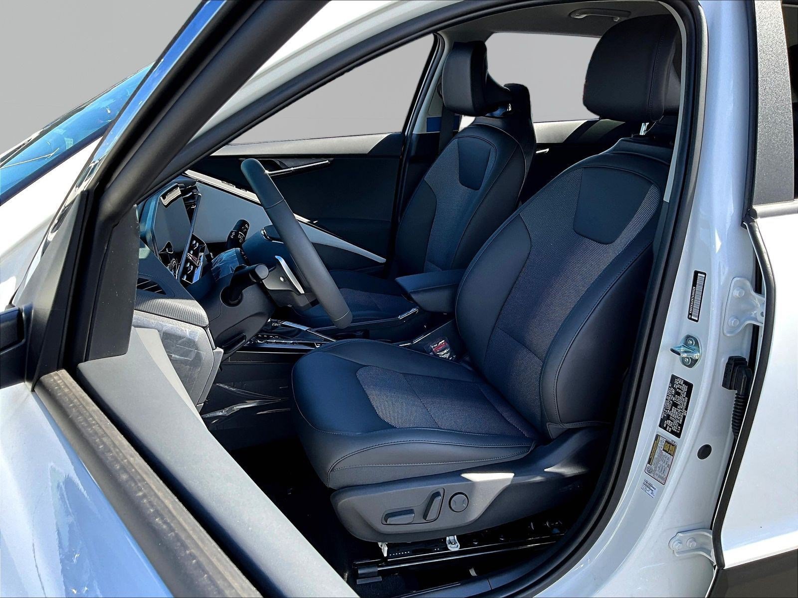 New 2026 Kia Niro EX FWD image 16
