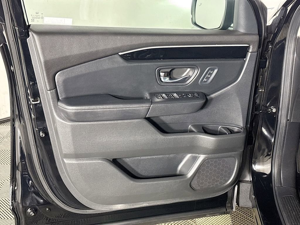 Certified 2023 Honda Pilot Touring image 11