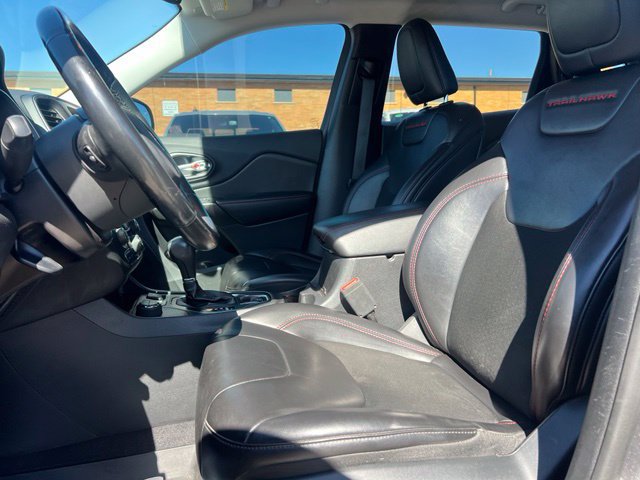Used 2019 Jeep Cherokee Trailhawk w/ Cold Weather Group AWD/4WD image 19