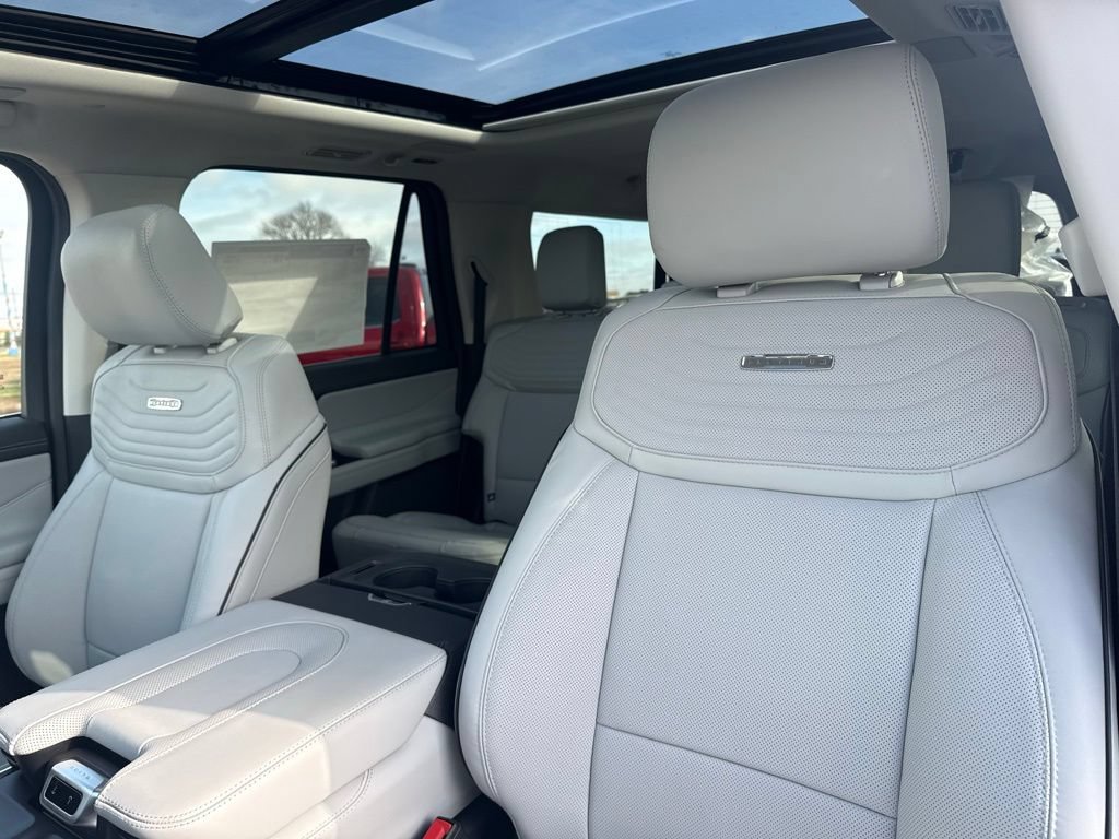 New 2025 Ford Expedition Max Platinum w/ Platinum Ultimate Package AWD/4WD image 36