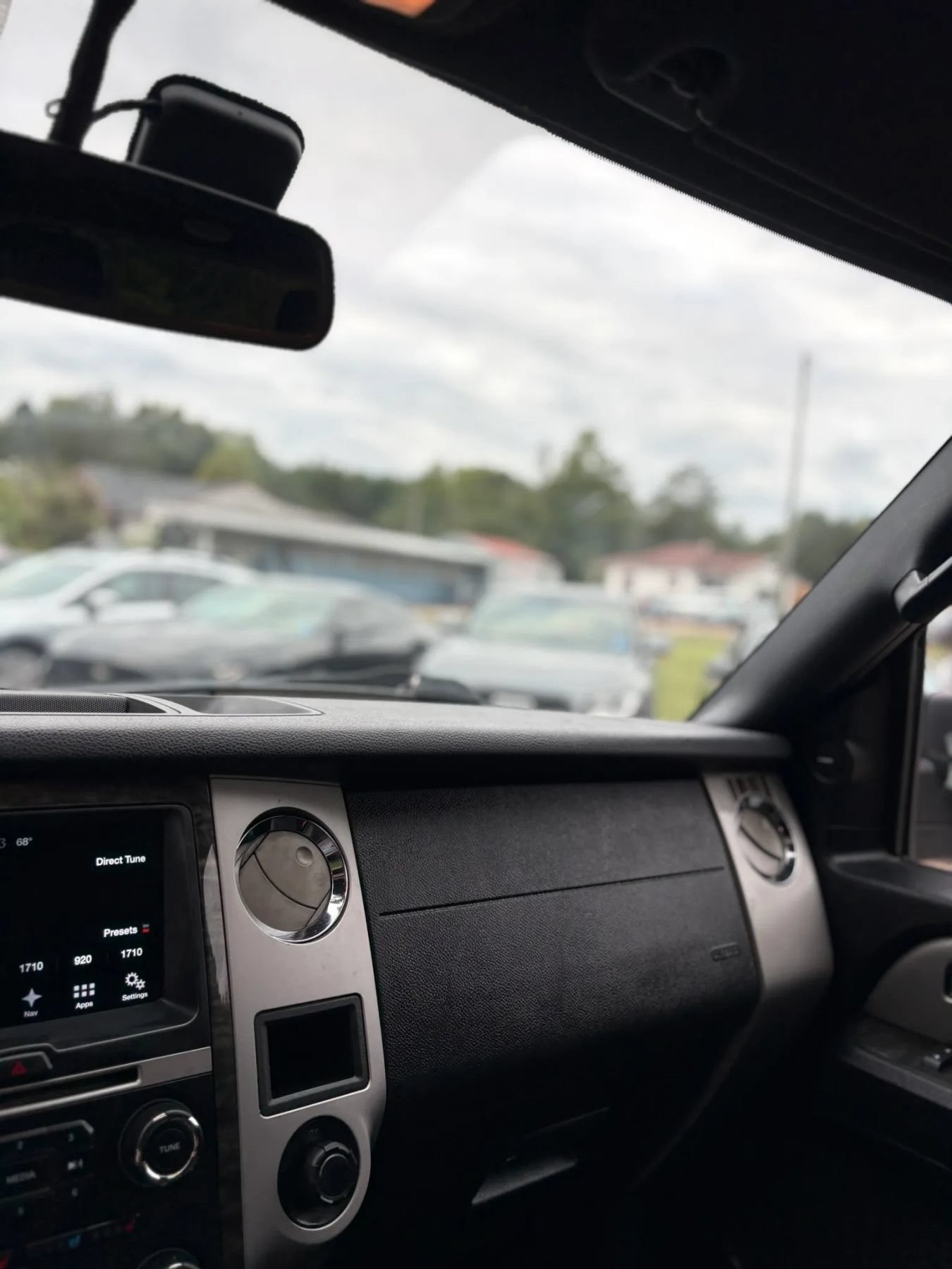 Used 2016 Ford Expedition Limited w/ Equipment Group 301A AWD/4WD image 25