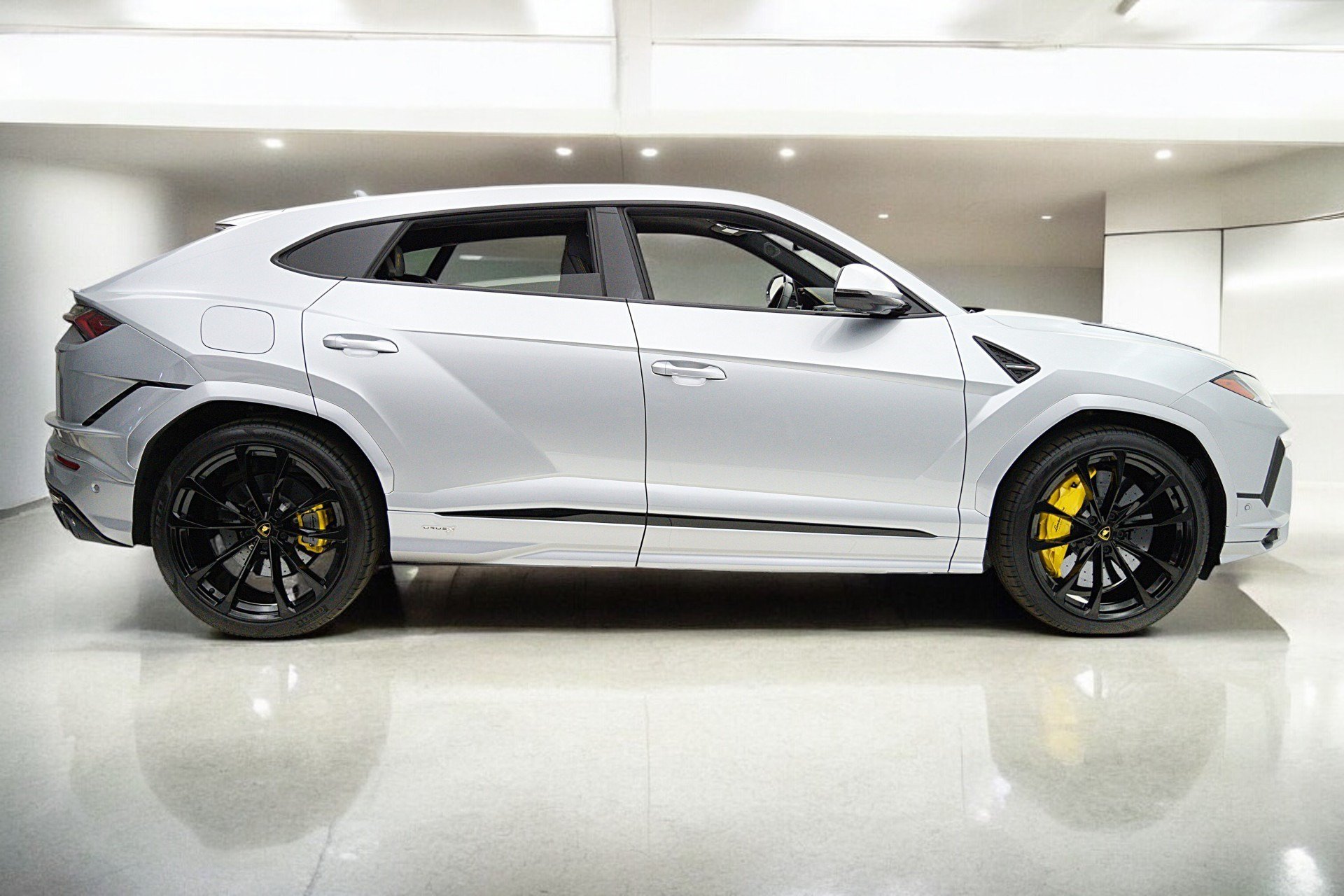 Used 2023 Lamborghini Urus S AWD/4WD image 12