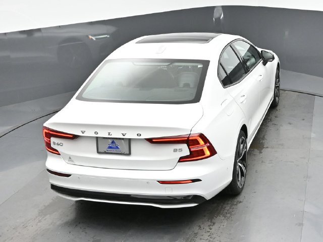 Used 2025 Volvo S60 B5 Plus FWD image 46