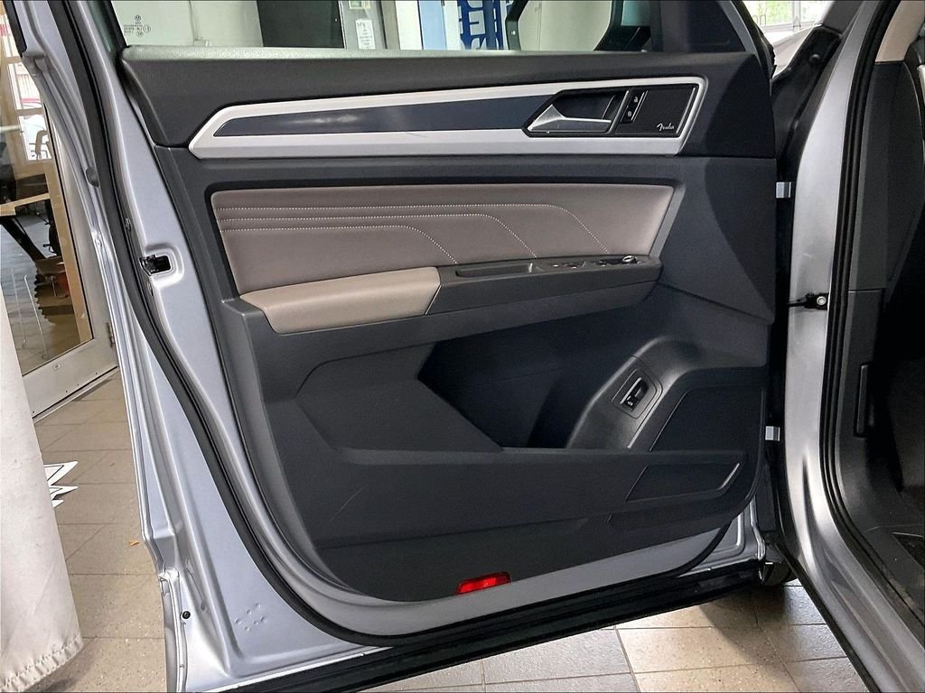 Certified 2023 Volkswagen Atlas SEL Premium AWD/4WD image 9