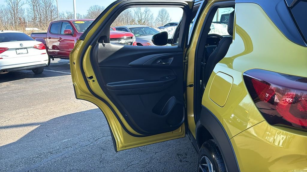 Used 2025 Chevrolet TrailBlazer RS w/ Convenience Package image 28