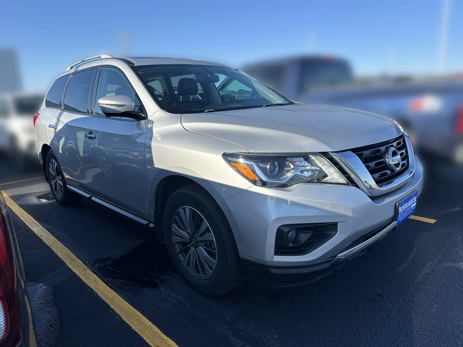 Used 2017 Nissan Pathfinder SL w/ SL Premium Package AWD/4WD image 2