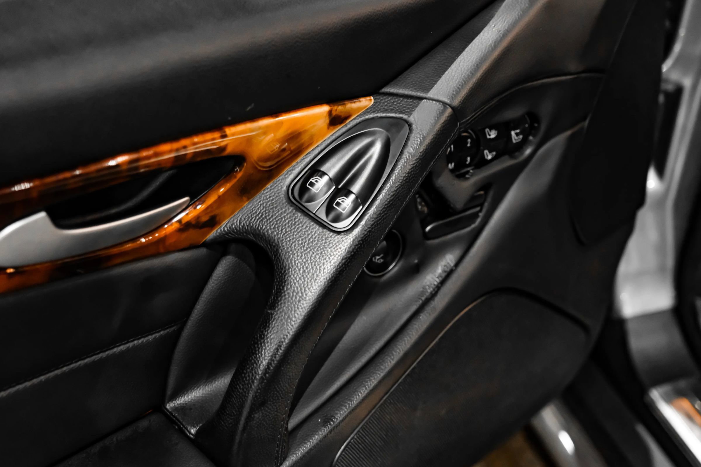 Used 2011 Mercedes-Benz SL 550 w/ Premium I Pkg image 30