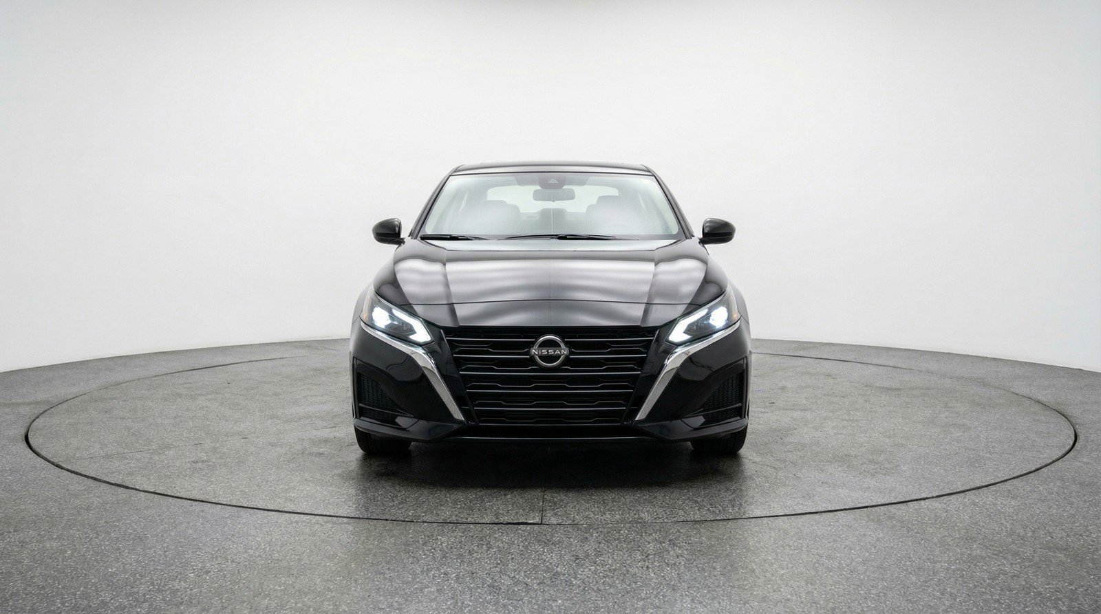 Used 2025 Nissan Altima 2.5 SV image 2