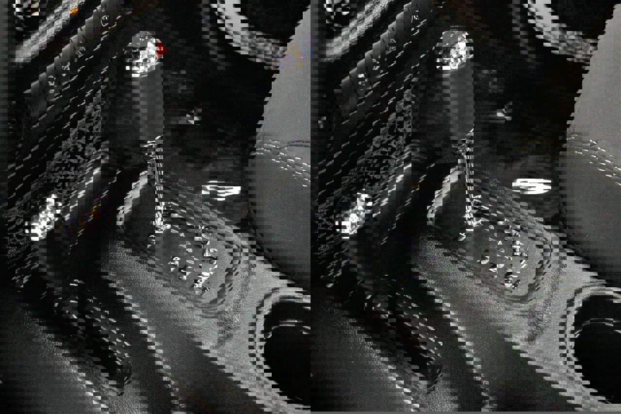 Used 2018 Jeep Wrangler Unlimited Sahara w/ Connectivity Group image 27