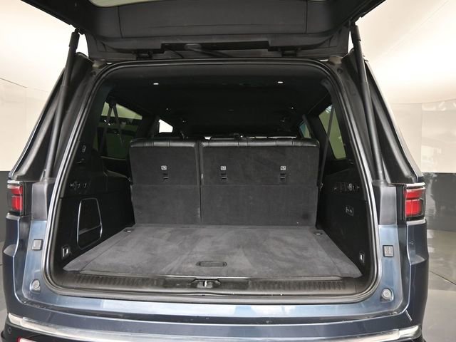 Used 2024 Jeep Wagoneer L Series II w/ Flexible Seating Group AWD/4WD image 8