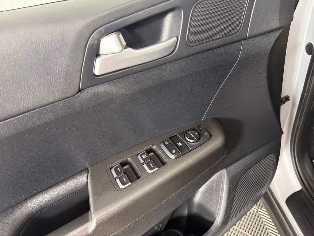 Used 2022 Kia Sportage LX AWD/4WD image 15