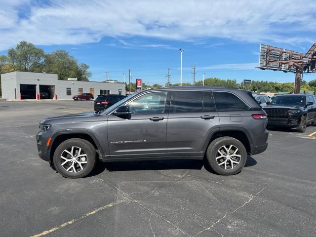 Used 2023 Jeep Grand Cherokee Limited w/ Luxury Tech Group II AWD/4WD image 5