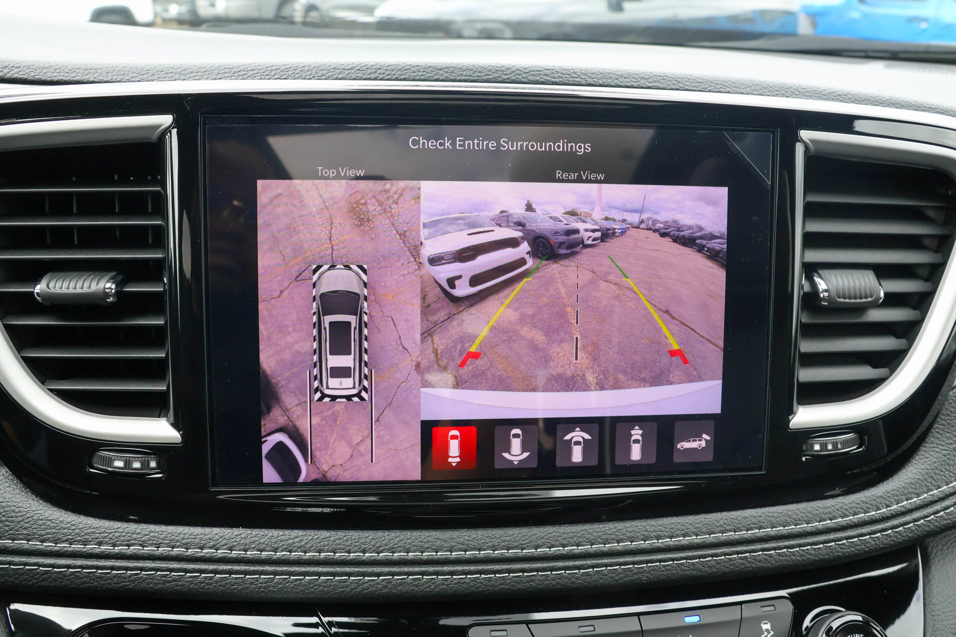 New 2027 Chrysler Pacifica Limited AWD/4WD image 19