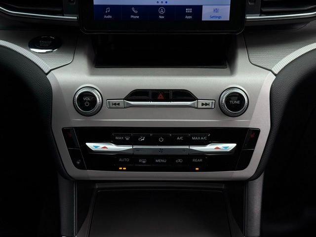Used 2023 Ford Explorer XLT w/ Equipment Group 202A AWD/4WD image 31