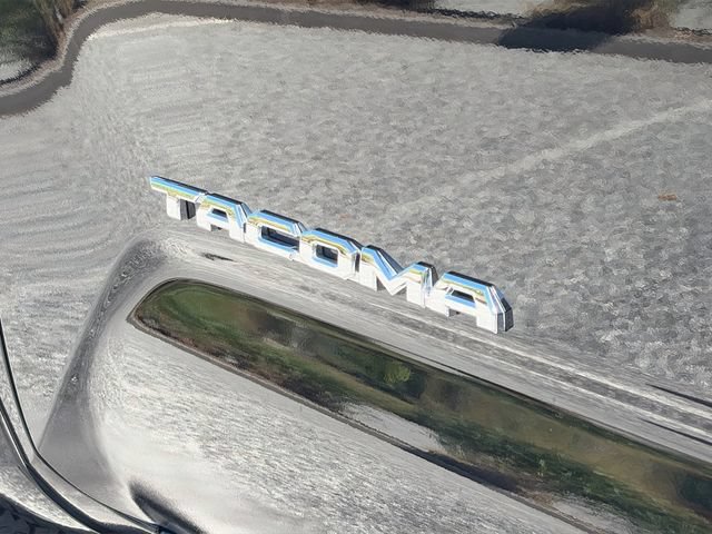 Used 2023 Toyota Tacoma SR5 AWD/4WD image 34