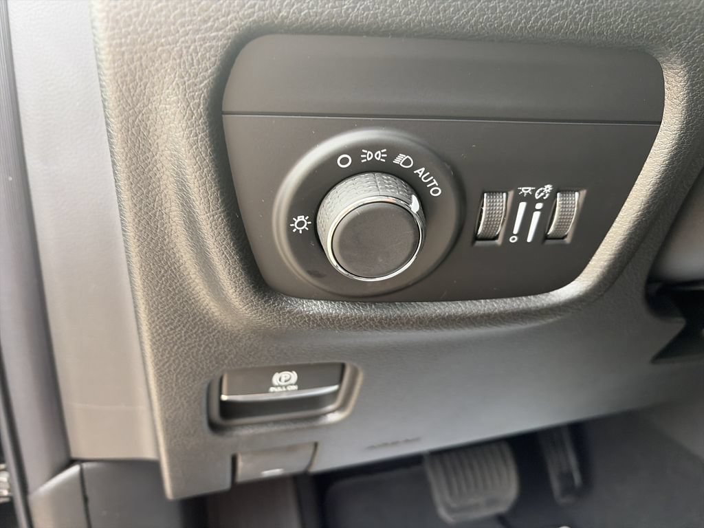 New 2026 Jeep Grand Cherokee Altitude RWD image 19