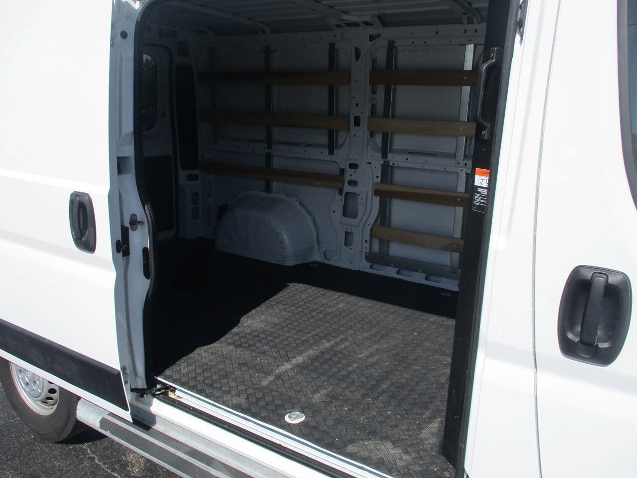 Used 2025 RAM ProMaster 2500 w/ U-Haul Equipment Group FWD image 10