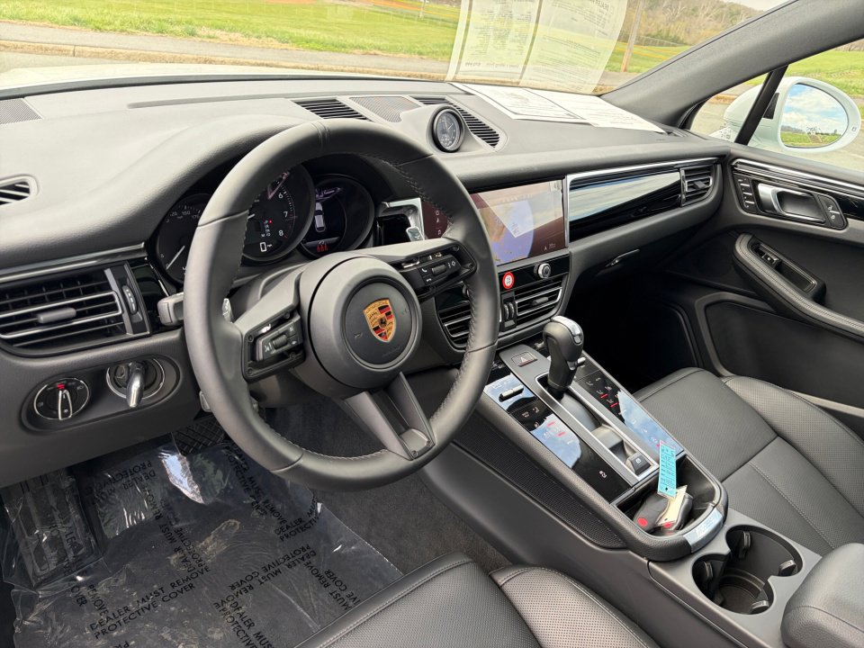 Certified 2026 Porsche Macan Turbo AWD/4WD image 15